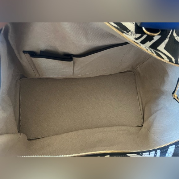 MCM FUNKY ZEBRA WEEKENDER TRAVEL BAG - Picture 9 of 16